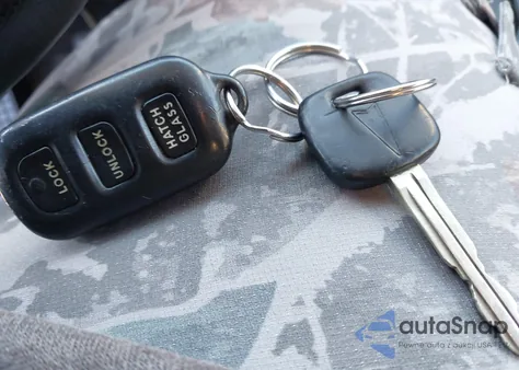 2005 Pontiac Vibe from USA, damaged, VIN 5Y2SL63815Z445290